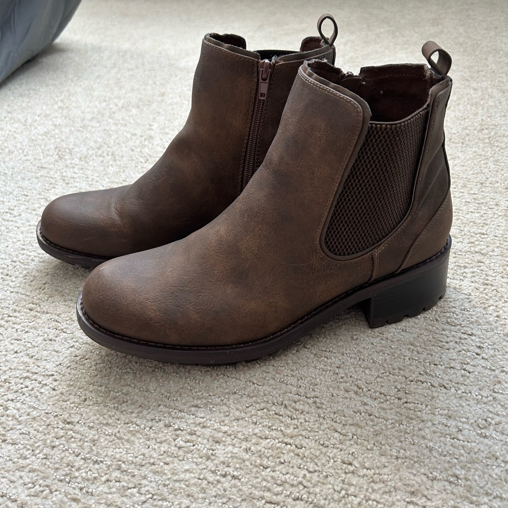 B-52 Chelsea Boots